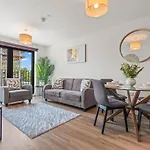 The Velmora Apartment - Central - 2Bed - Parking
