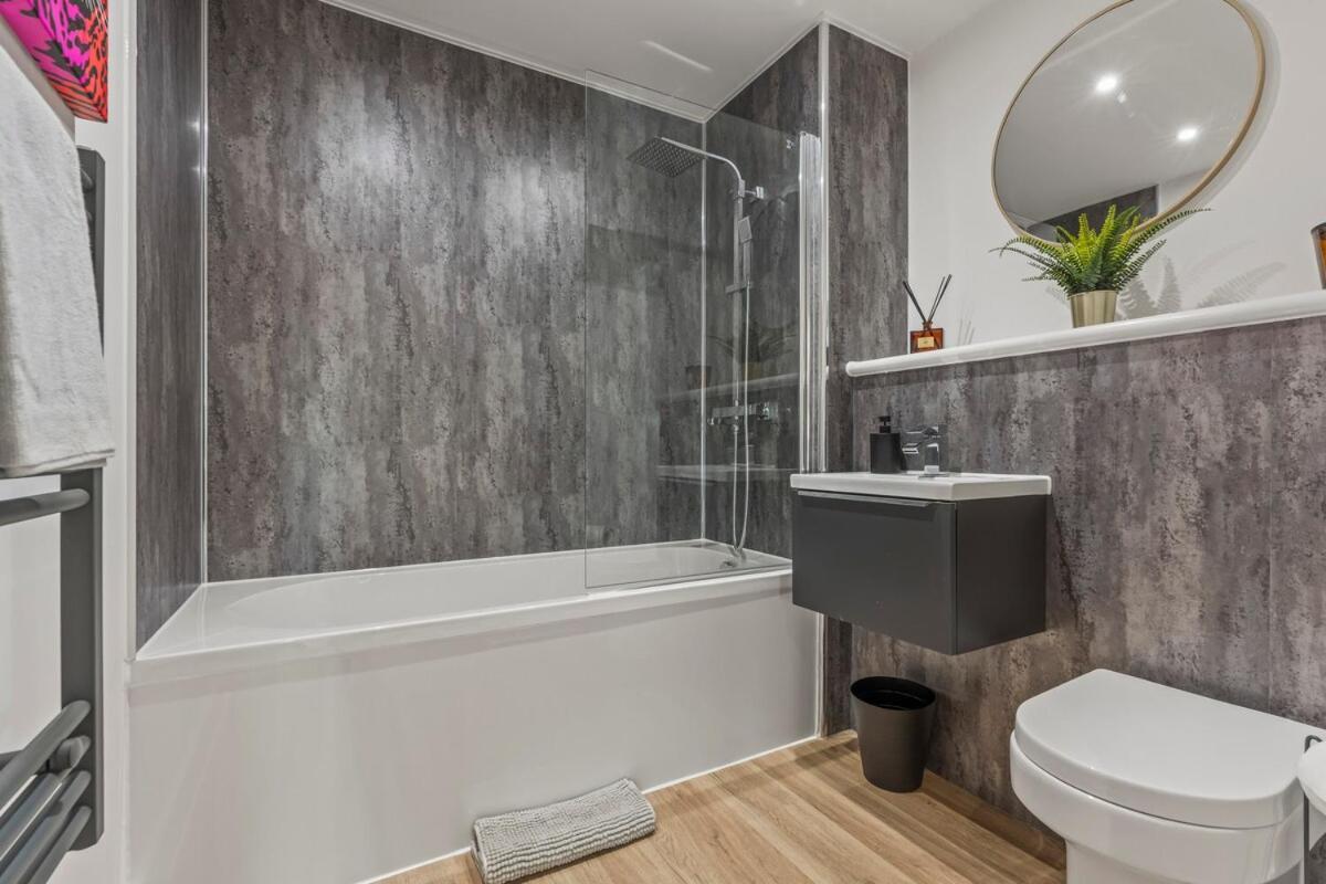 The Velmora - - 2bed - Parking *