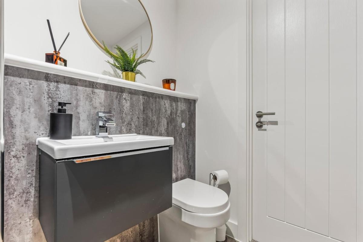 The Velmora - - 2bed - Parking * Liverpool